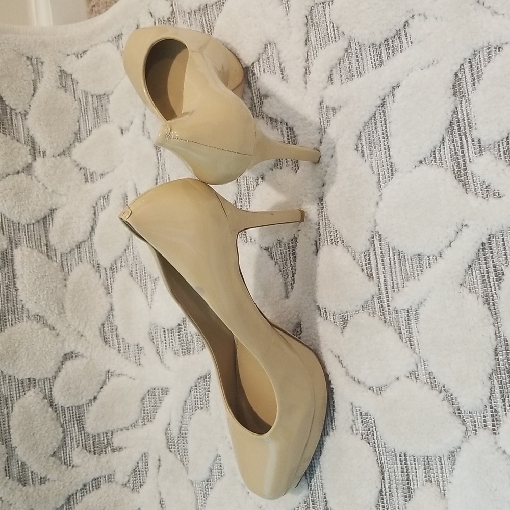 EVERYTHING MUST GO SALE!! BEST OFFER. S 11 Antonio Melani beige platform heels. - Picture 2 of 5
